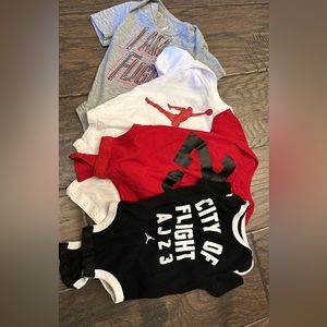 Baby Nike onesies 0-3  euc